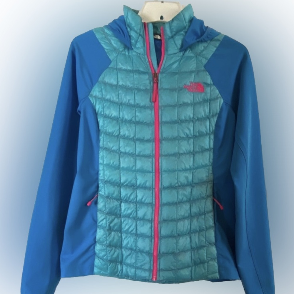 Northface Jacket And Vneck Shirt - image 1